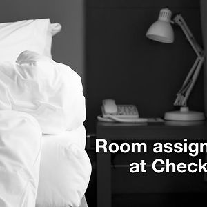 Zimmer mit Kingsize-Bett im Nebengebäude